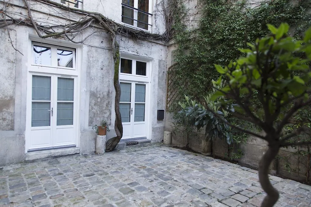 Bonaparte Studio Apartment Paris